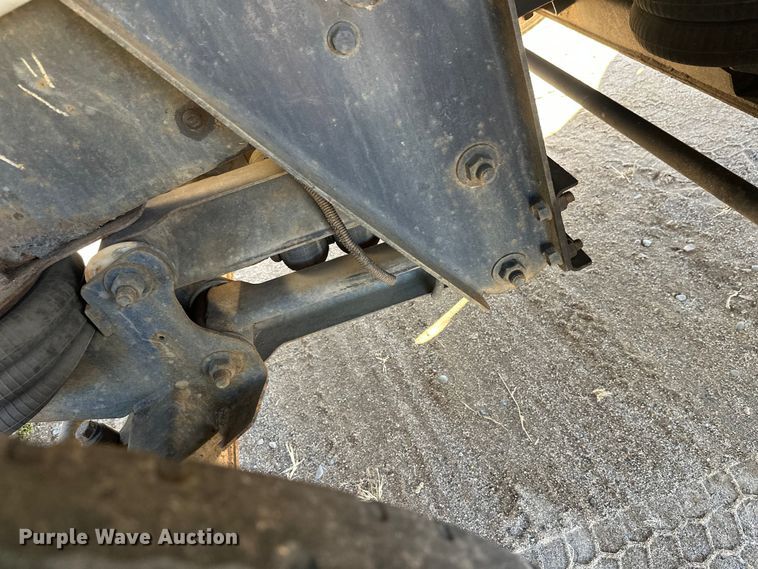 image for item DW4352 2002 International 5500i ready mix truck