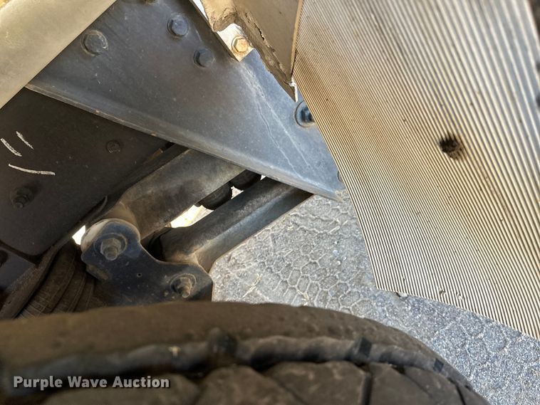 image for item DW4352 2002 International 5500i ready mix truck