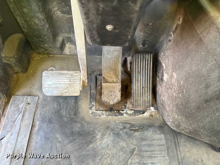 image for item DW4352 2002 International 5500i ready mix truck