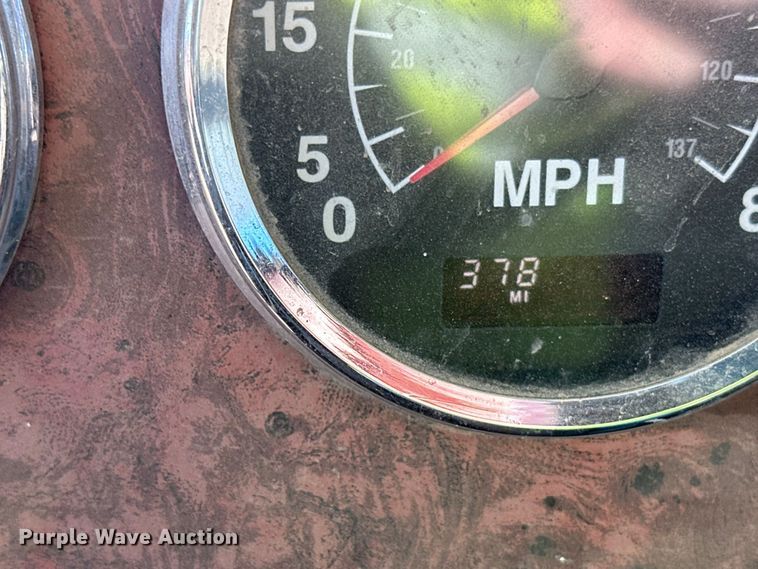 image for item DW4352 2002 International 5500i ready mix truck