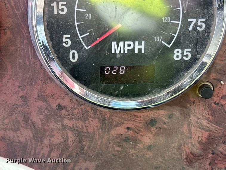 image for item DW4352 2002 International 5500i ready mix truck