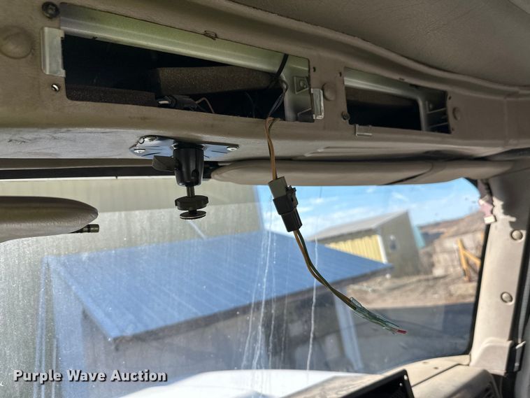 image for item DW4352 2002 International 5500i ready mix truck