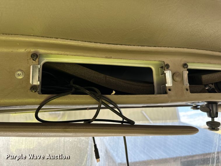 image for item DW4352 2002 International 5500i ready mix truck