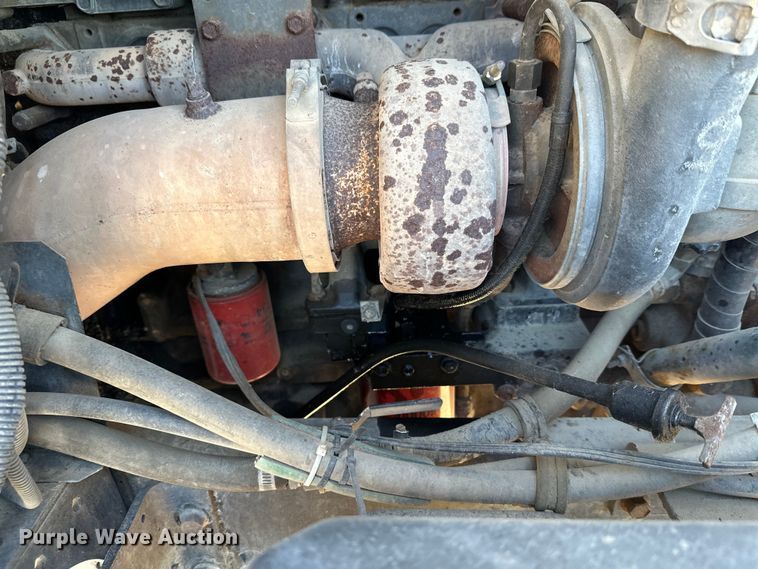 image for item DW4352 2002 International 5500i ready mix truck