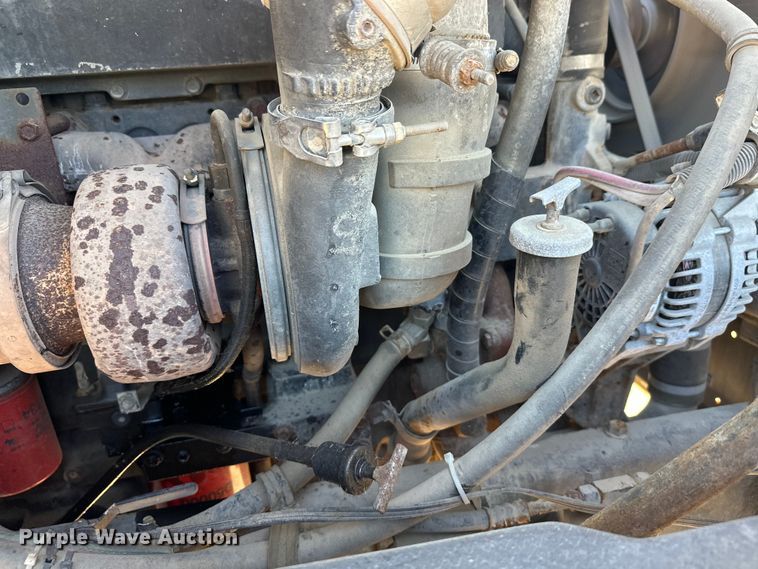 image for item DW4352 2002 International 5500i ready mix truck