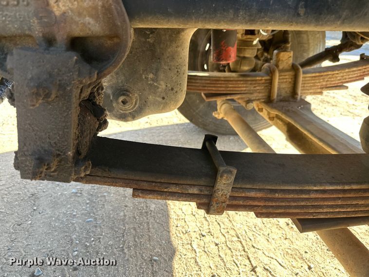 image for item DW4352 2002 International 5500i ready mix truck