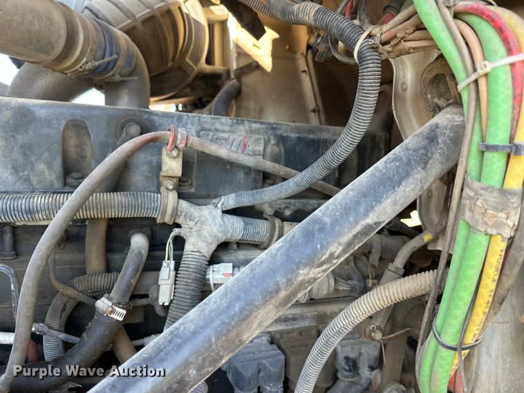 image for item DW4352 2002 International 5500i ready mix truck