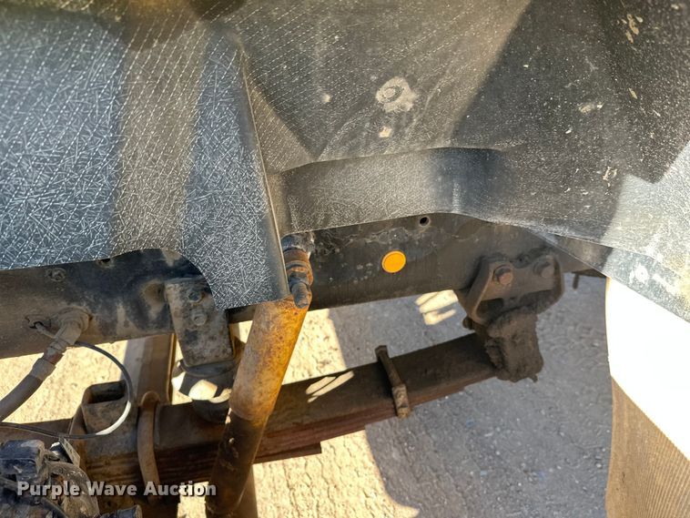 image for item DW4352 2002 International 5500i ready mix truck