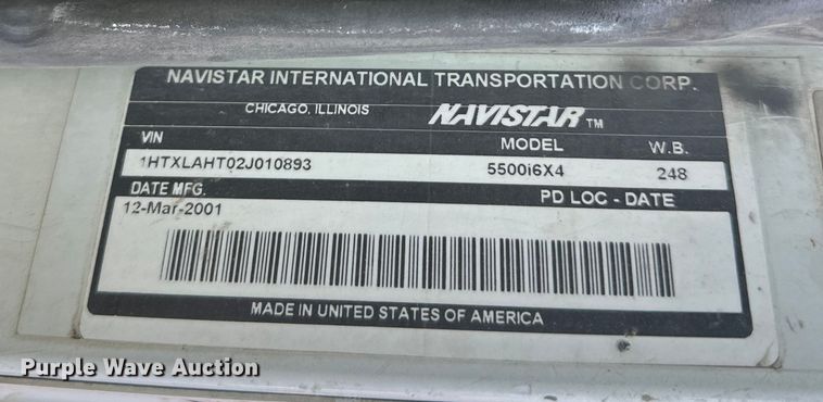 image for item DW4352 2002 International 5500i ready mix truck