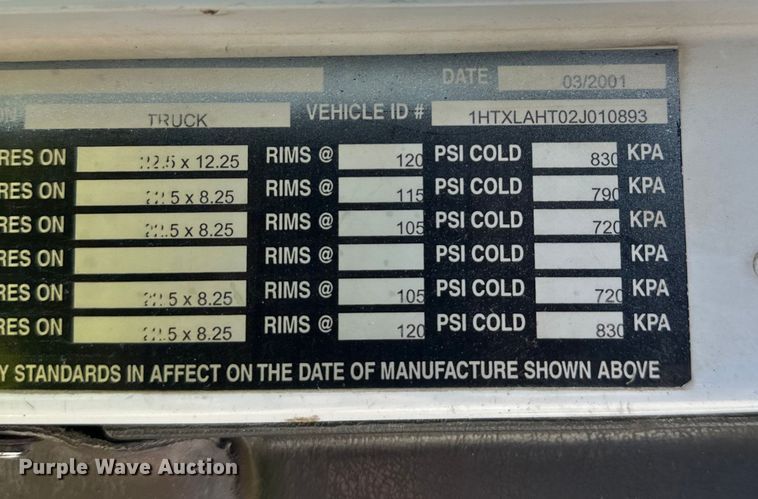 image for item DW4352 2002 International 5500i ready mix truck