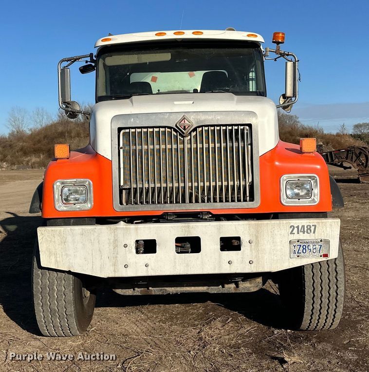 image for item DW4353 2005 International 5500i ready mix truck