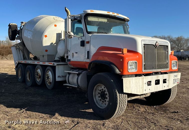image for item DW4353 2005 International 5500i ready mix truck