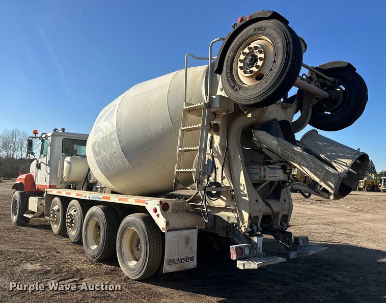 image for item DW4353 2005 International 5500i ready mix truck