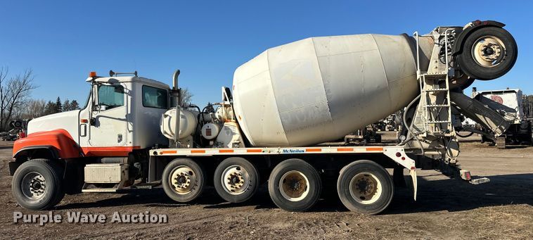 image for item DW4353 2005 International 5500i ready mix truck