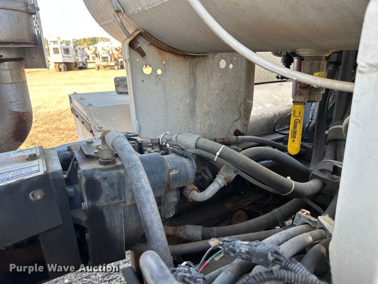 image for item DW4353 2005 International 5500i ready mix truck