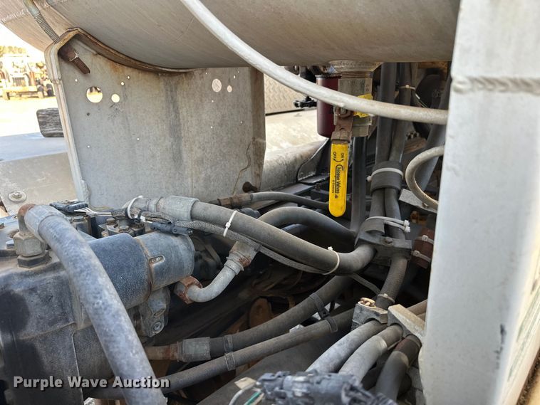 image for item DW4353 2005 International 5500i ready mix truck