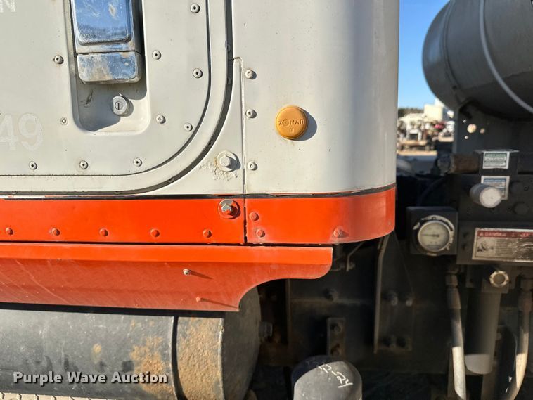 image for item DW4353 2005 International 5500i ready mix truck