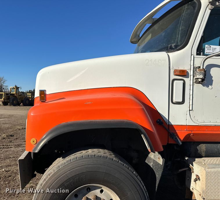 image for item DW4353 2005 International 5500i ready mix truck