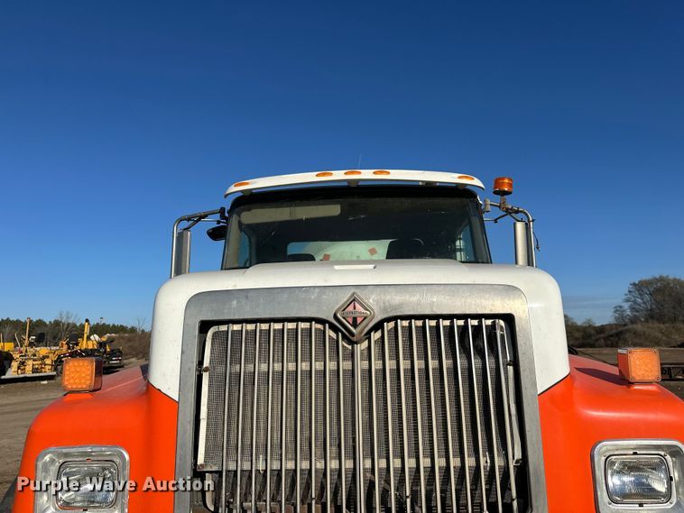 image for item DW4353 2005 International 5500i ready mix truck