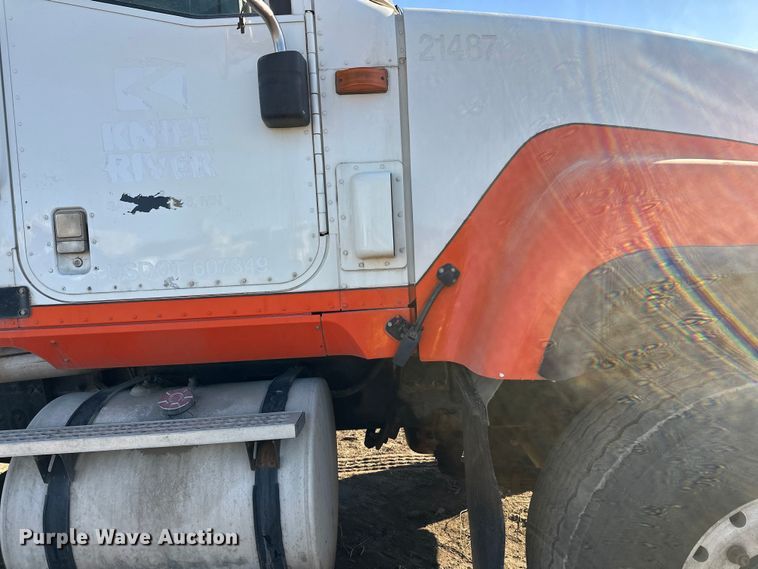 image for item DW4353 2005 International 5500i ready mix truck