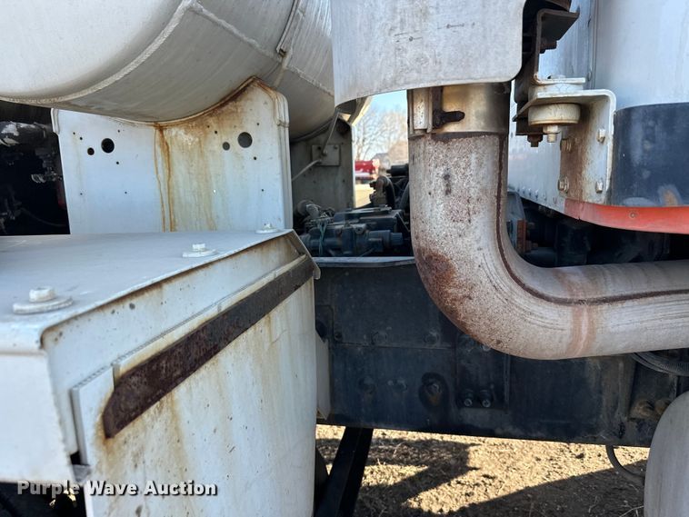 image for item DW4353 2005 International 5500i ready mix truck