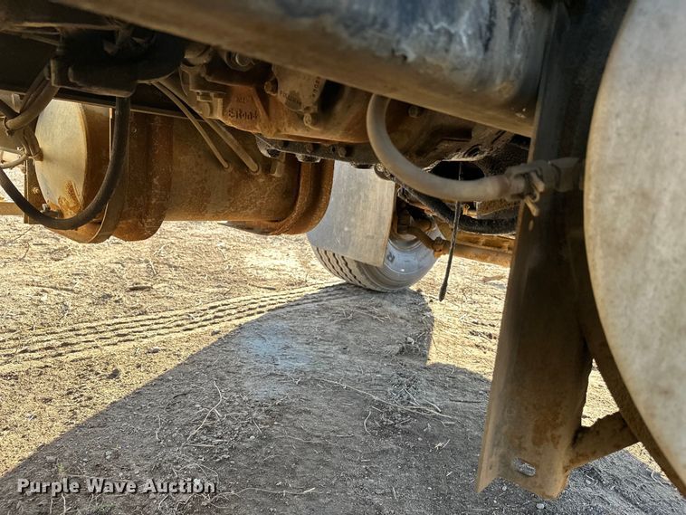 image for item DW4353 2005 International 5500i ready mix truck