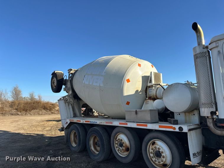 image for item DW4353 2005 International 5500i ready mix truck