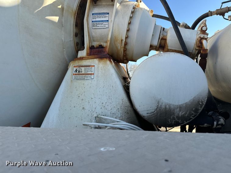 image for item DW4353 2005 International 5500i ready mix truck