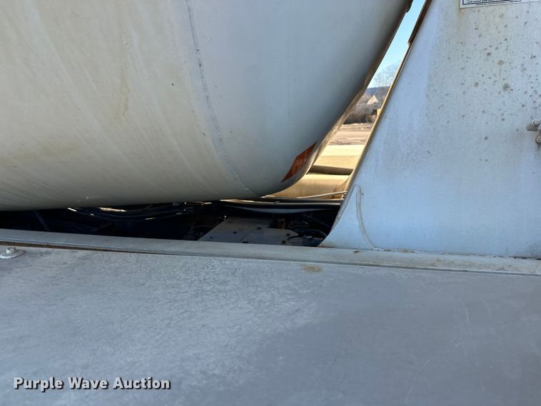 image for item DW4353 2005 International 5500i ready mix truck