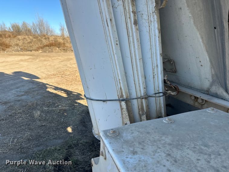 image for item DW4353 2005 International 5500i ready mix truck