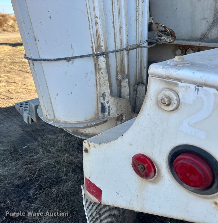 image for item DW4353 2005 International 5500i ready mix truck