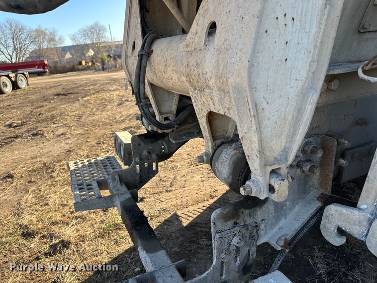 image for item DW4353 2005 International 5500i ready mix truck