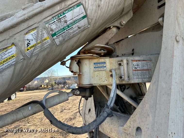 image for item DW4353 2005 International 5500i ready mix truck