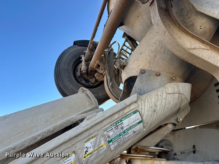 image for item DW4353 2005 International 5500i ready mix truck