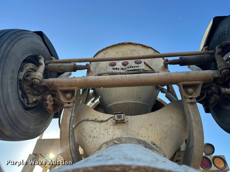 image for item DW4353 2005 International 5500i ready mix truck