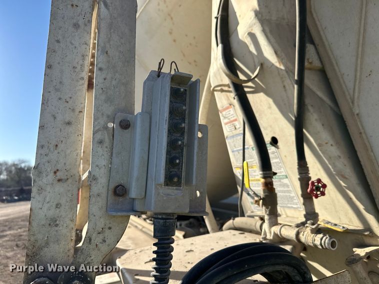 image for item DW4353 2005 International 5500i ready mix truck