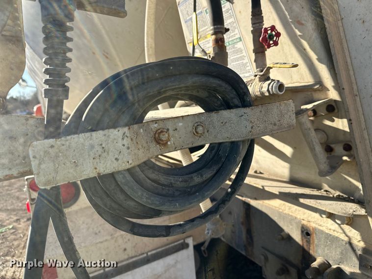 image for item DW4353 2005 International 5500i ready mix truck