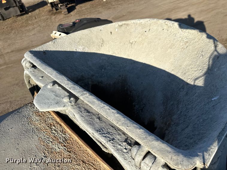 image for item DW4353 2005 International 5500i ready mix truck