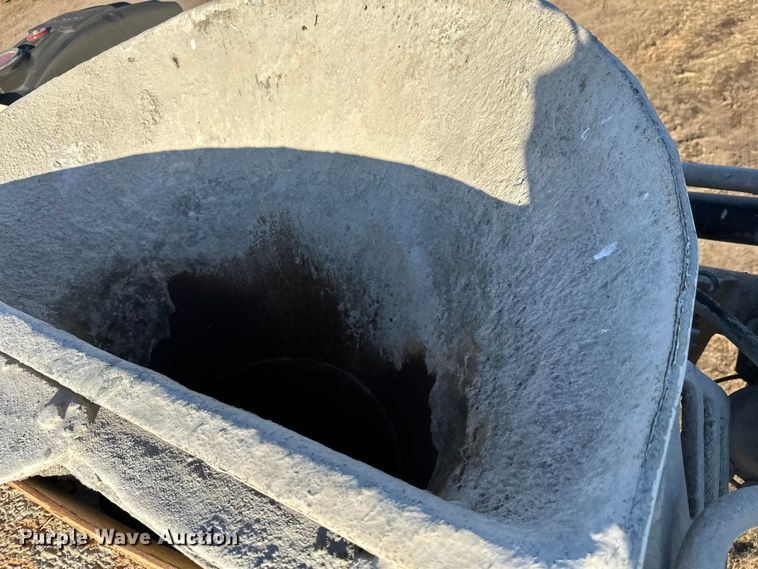 image for item DW4353 2005 International 5500i ready mix truck