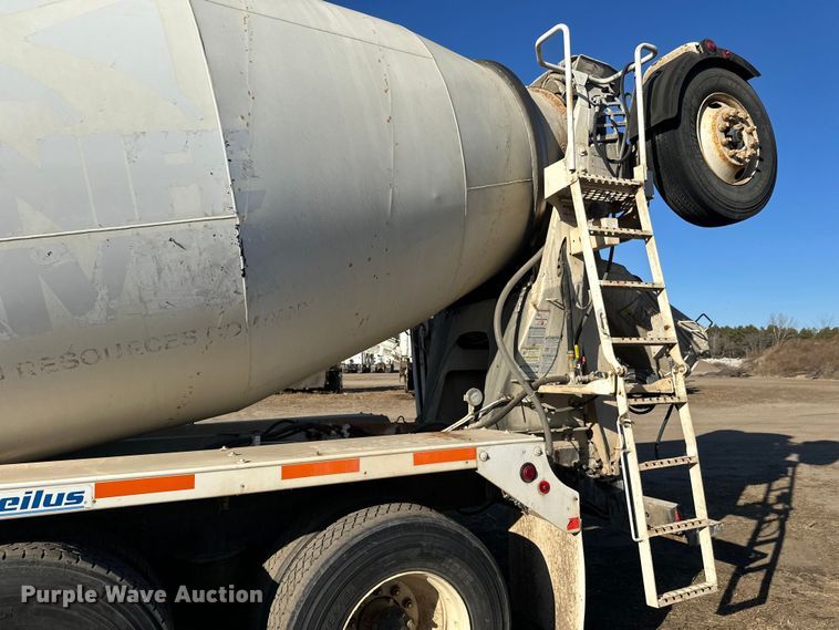 image for item DW4353 2005 International 5500i ready mix truck