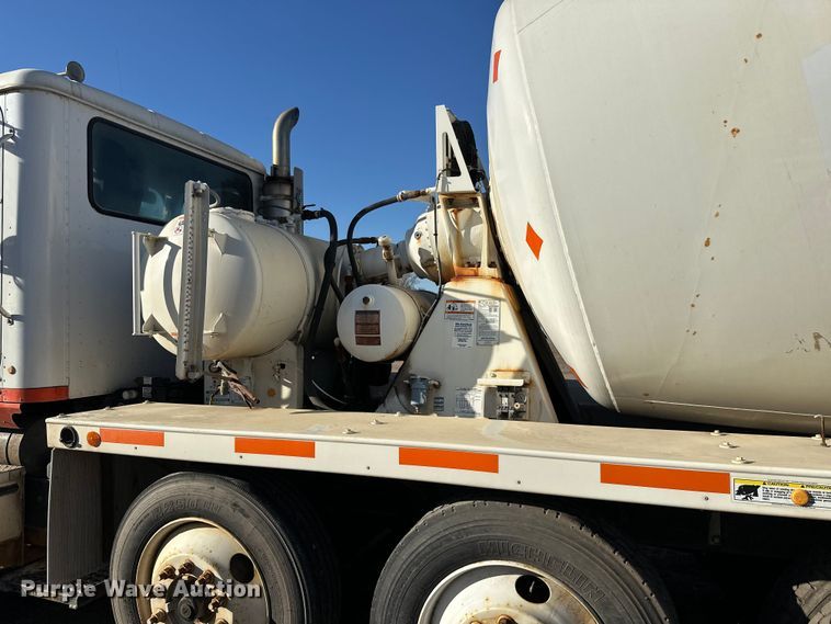 image for item DW4353 2005 International 5500i ready mix truck