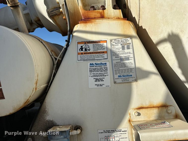 image for item DW4353 2005 International 5500i ready mix truck