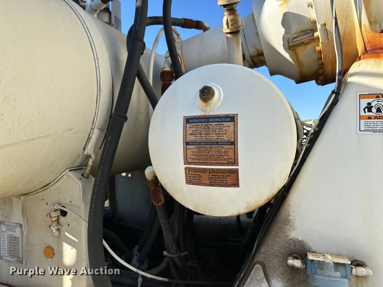 image for item DW4353 2005 International 5500i ready mix truck