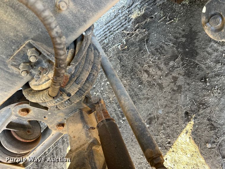 image for item DW4353 2005 International 5500i ready mix truck