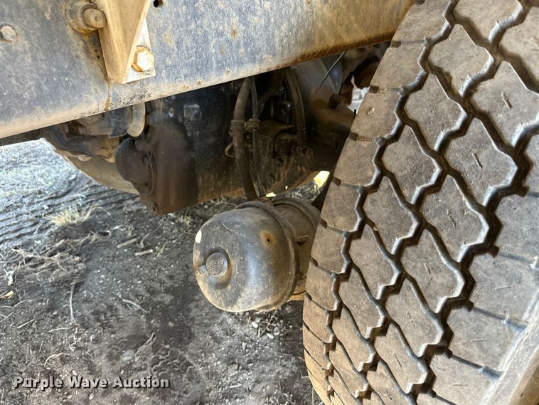 image for item DW4353 2005 International 5500i ready mix truck