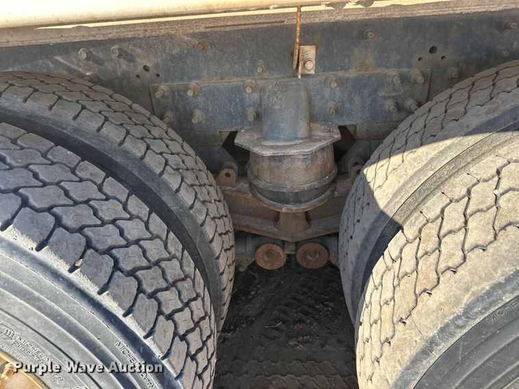 image for item DW4353 2005 International 5500i ready mix truck