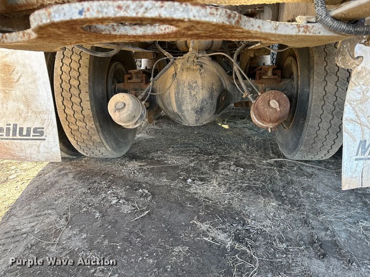 image for item DW4353 2005 International 5500i ready mix truck