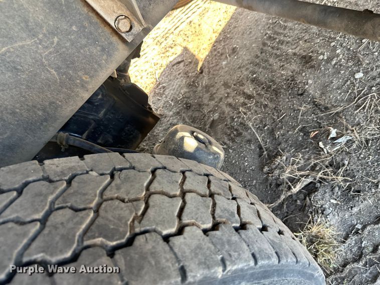 image for item DW4353 2005 International 5500i ready mix truck