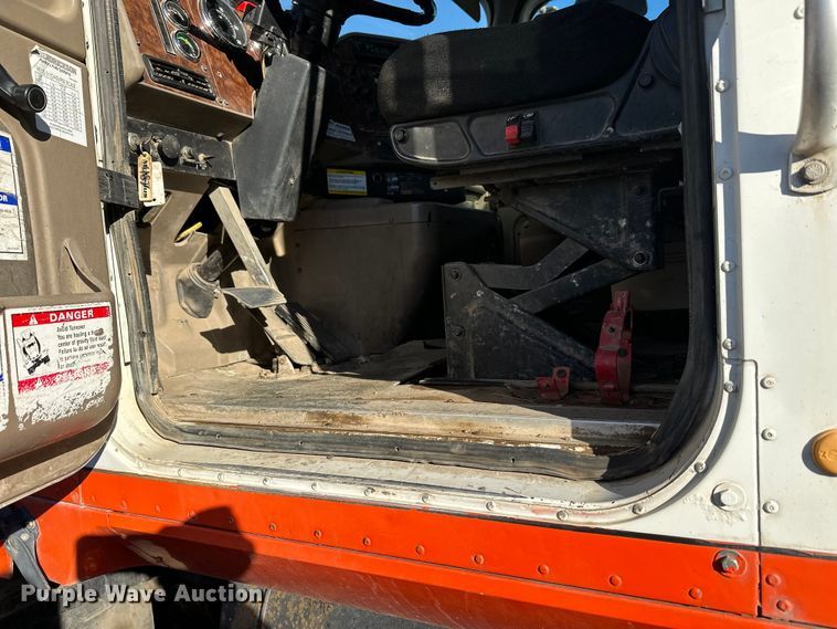 image for item DW4353 2005 International 5500i ready mix truck