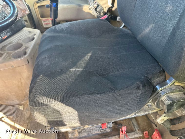 image for item DW4353 2005 International 5500i ready mix truck